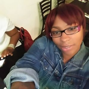 Meet your Posher, Monique